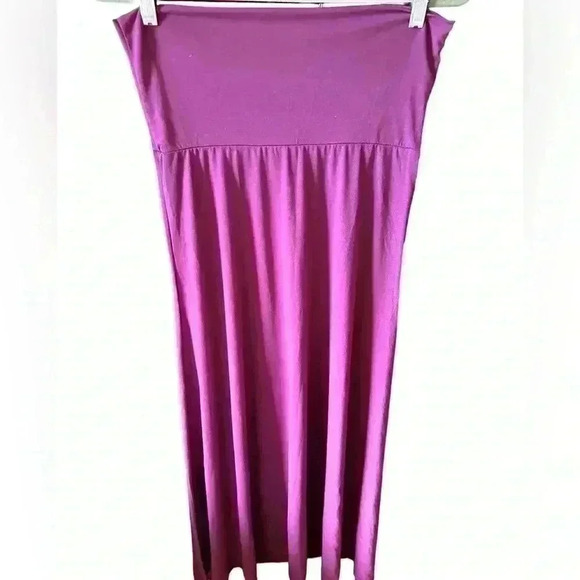 Lularoe small raspberry Maxi‎ skirt. NWT . T shirt feel. - Picture 1 of 5